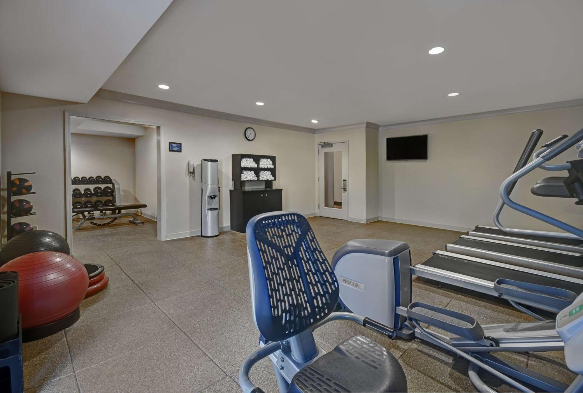 Homewood Suites By Hilton Eatontown Bagian luar foto