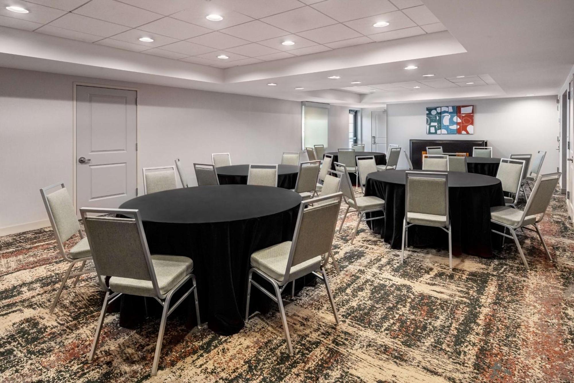 Homewood Suites By Hilton Eatontown Bagian luar foto